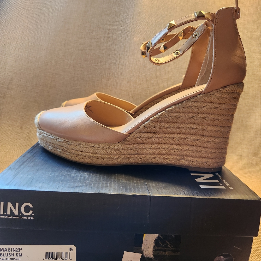I.N.C. Blush Leather Wedge Espadrille Sandals Back Zip Gold Grommets Size 11